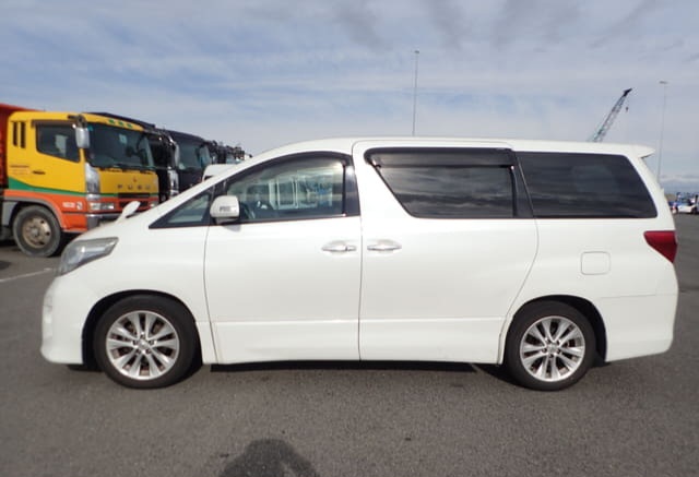 Toyota Alphard V